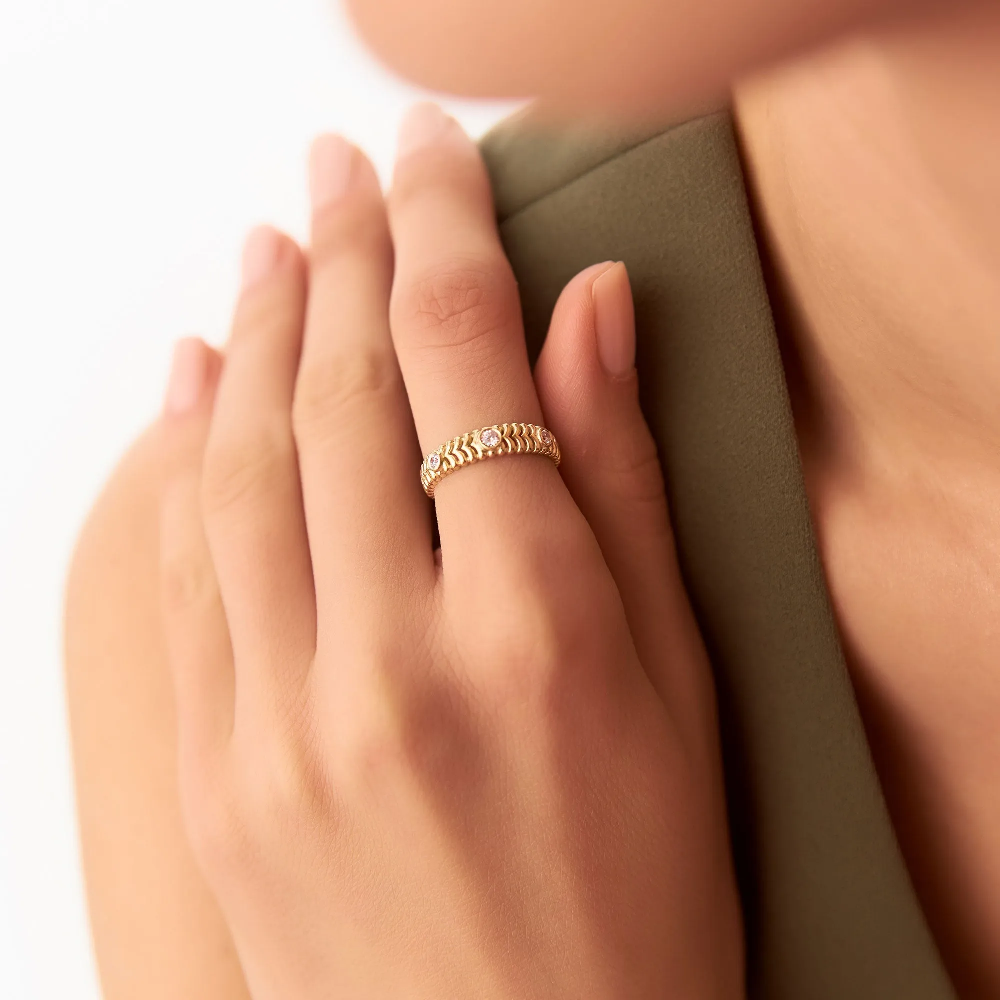 14k Unique Ribbed Three Stone Diamond Ring