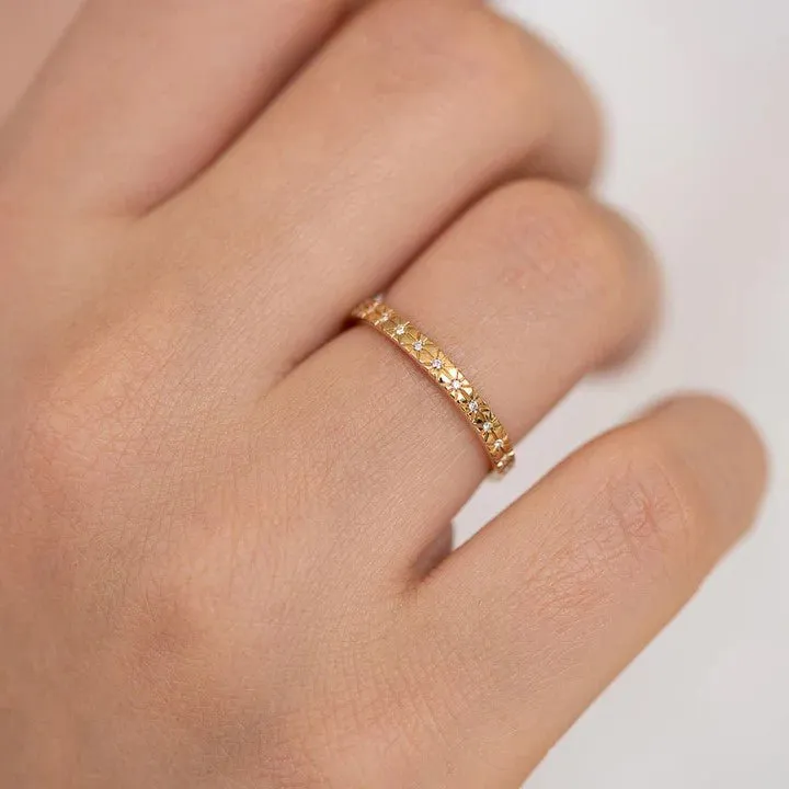 18K Gold Engraved Star-Set Diamond Band