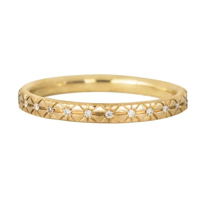18K Gold Engraved Star-Set Diamond Band