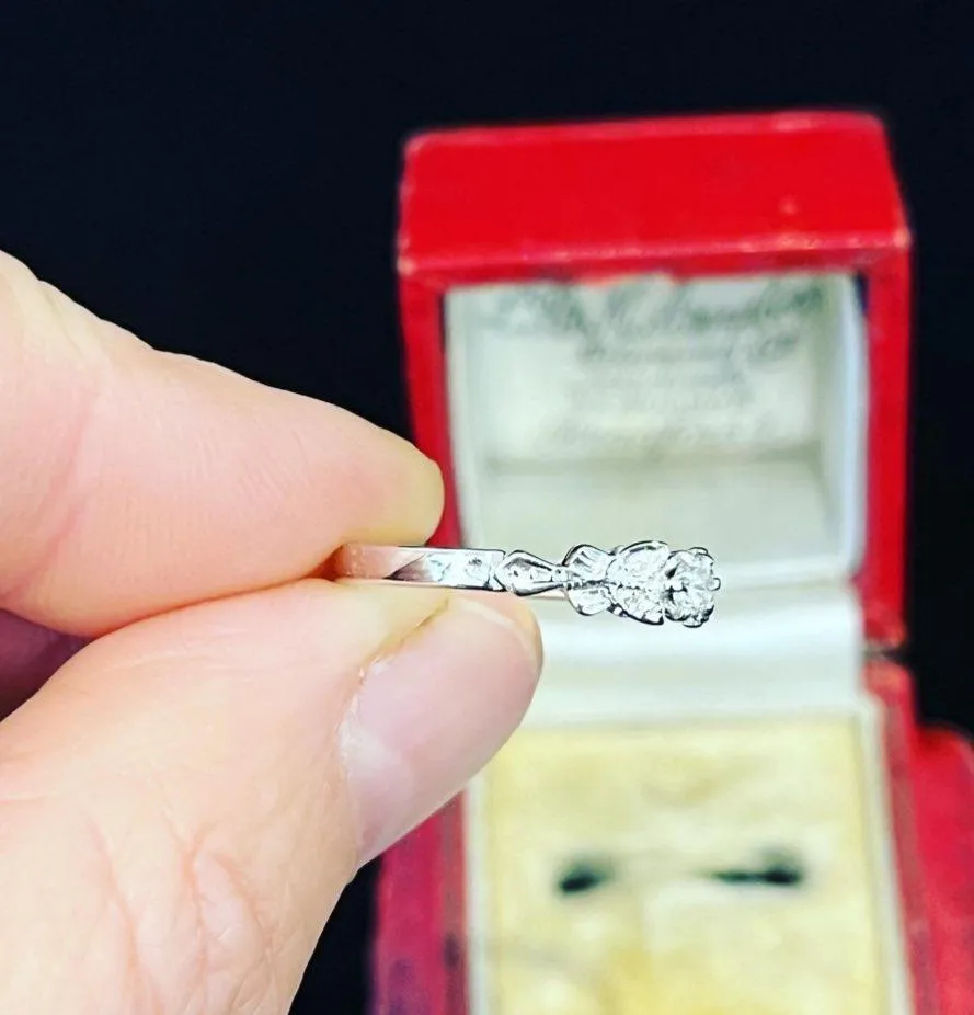 1940s 18ct White Gold Diamond Ring