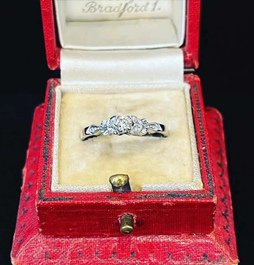 1940s 18ct White Gold Diamond Ring