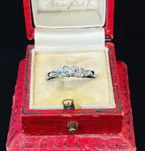 1940s 18ct White Gold Diamond Ring