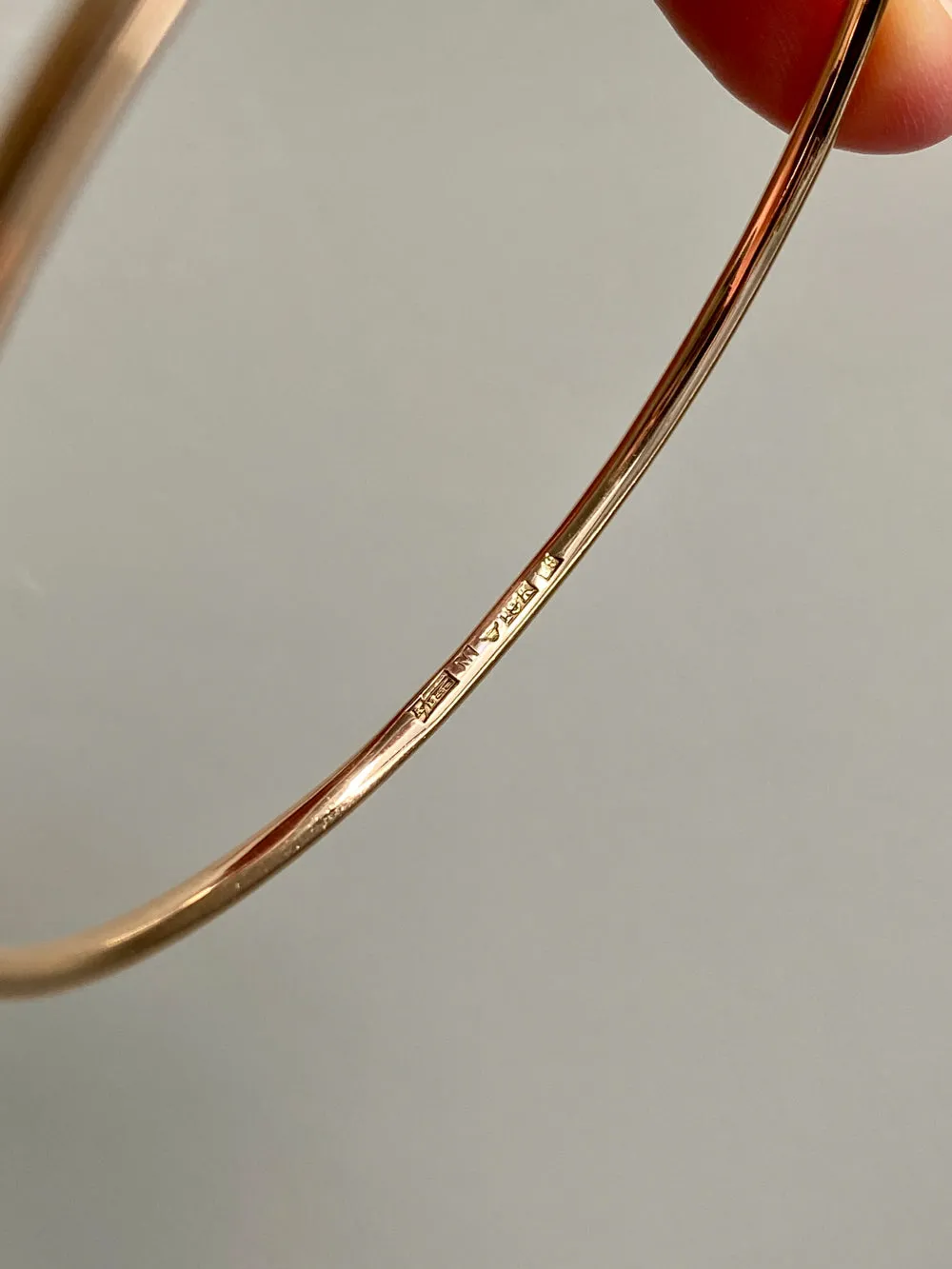 1955 Swedish Vintage 18k Gold Round Circular Solid Bangle - 7.9 inch interior circumference