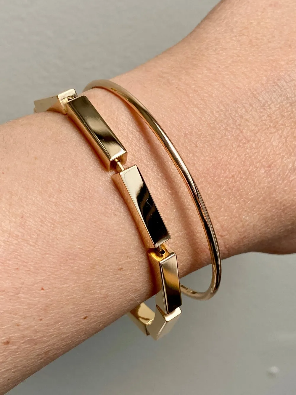 1955 Swedish Vintage 18k Gold Round Circular Solid Bangle - 7.9 inch interior circumference
