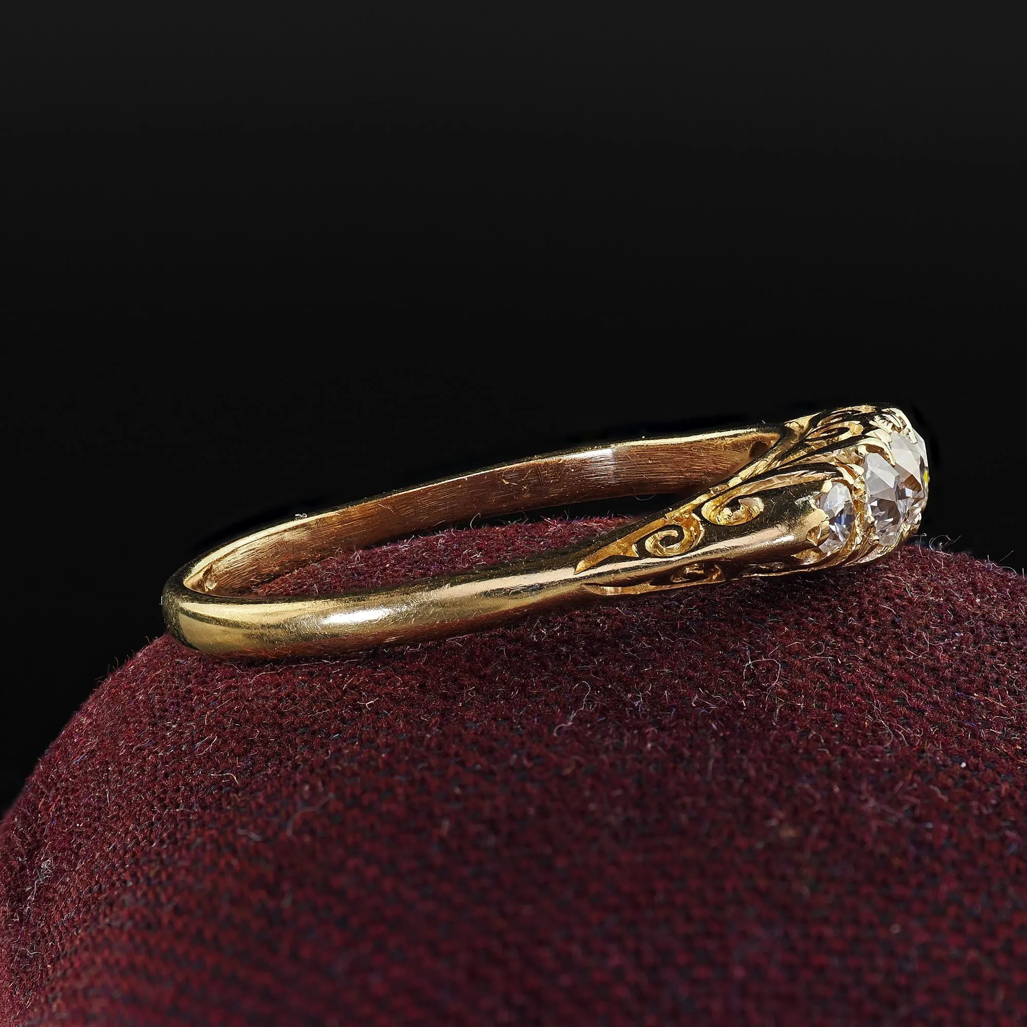 Antique Victorian 18K Yellow Gold Old European Cut Diamond Five Stone Band