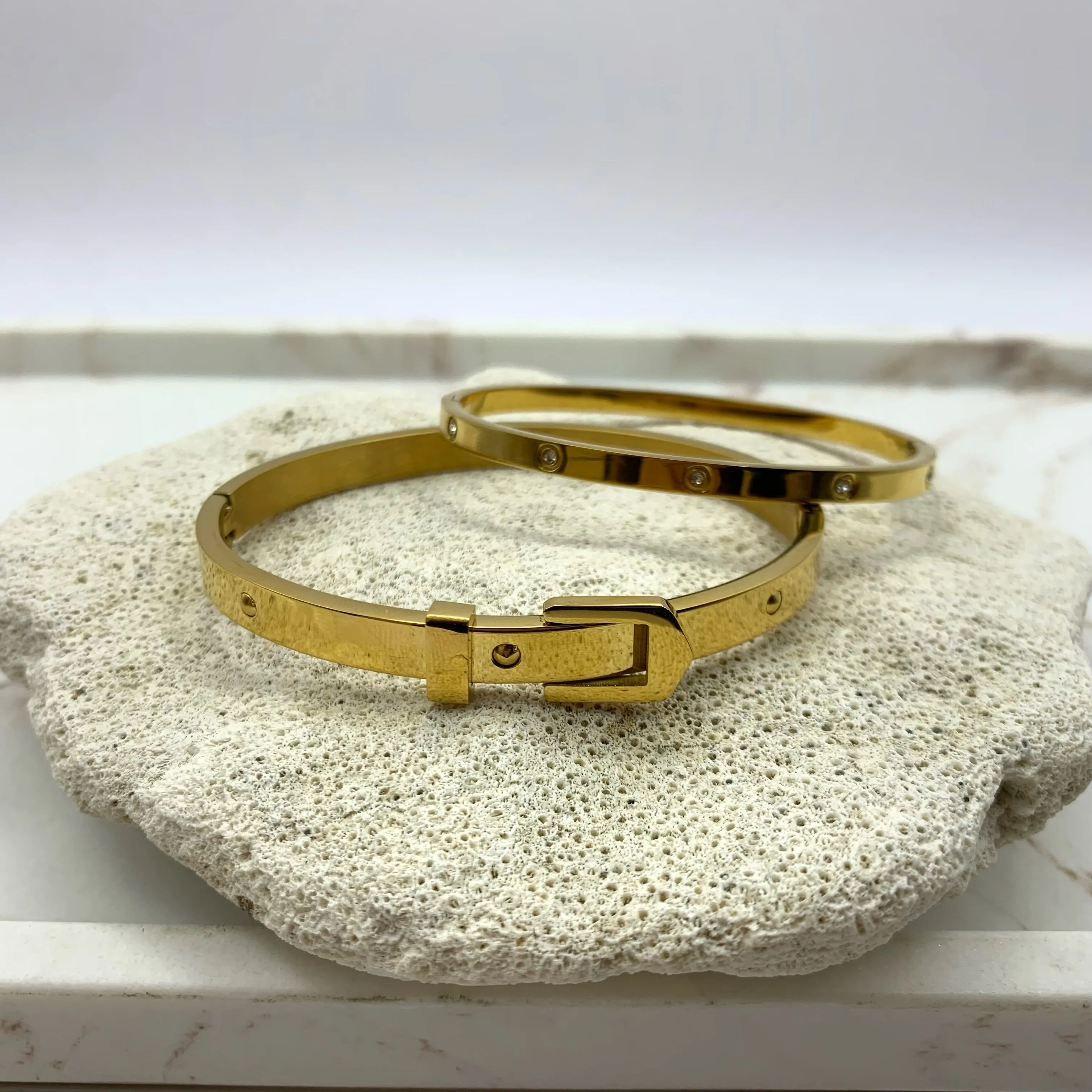 Buckle Gold Thin Bangle