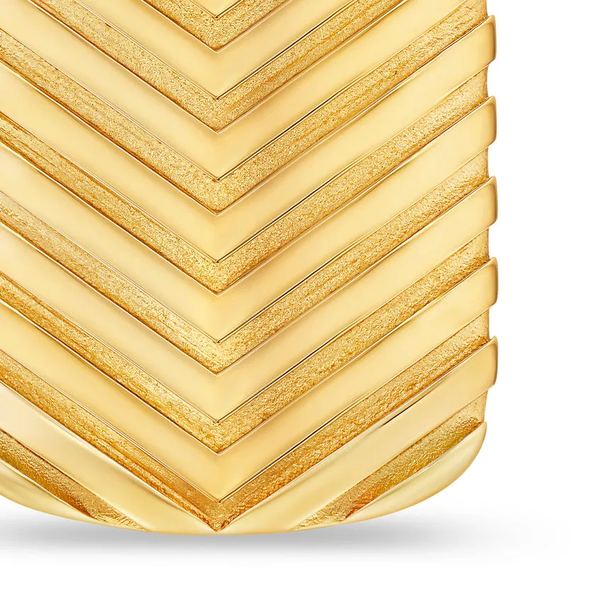 Chevron Tag in 18K Yellow Gold, 27mm