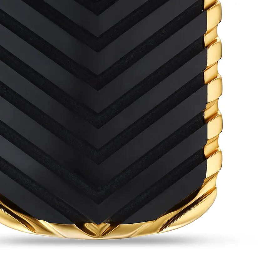 Chevron Tag in 18K Yellow Gold with Black Onyx, 27mm
