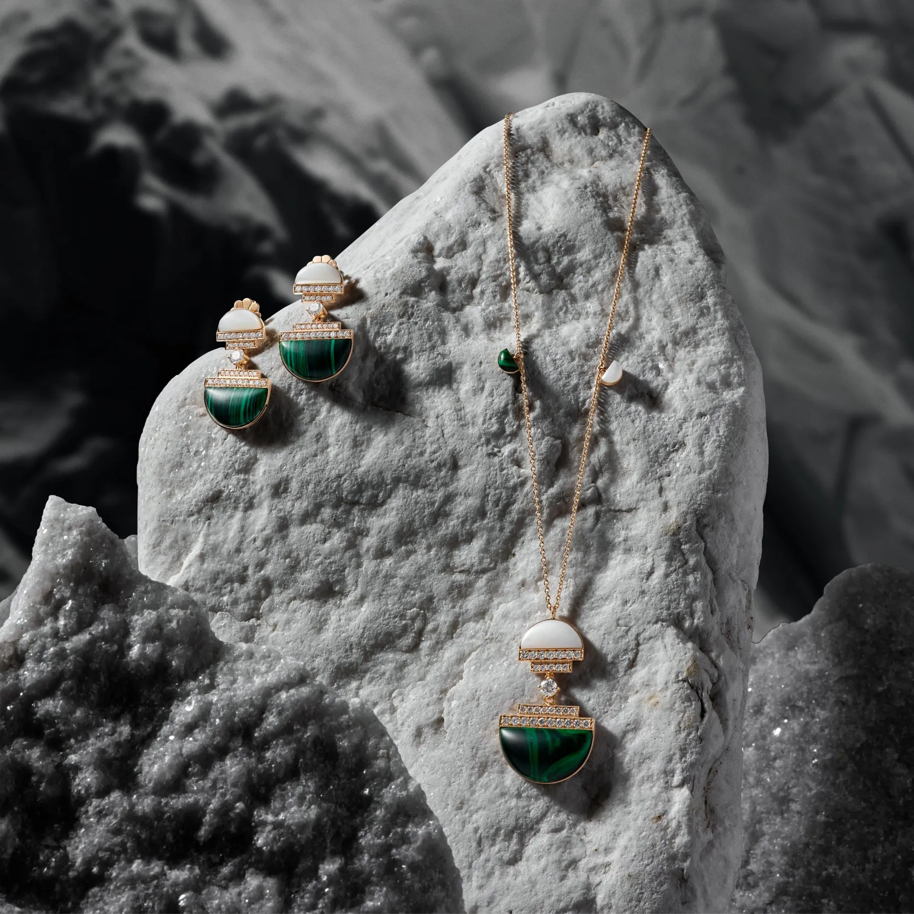 COSMIC GRACE MALACHITE NECKLACE