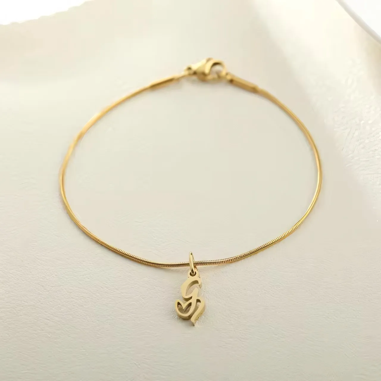 Dainty Cursive Heart Letter Initial Chain Bracelet