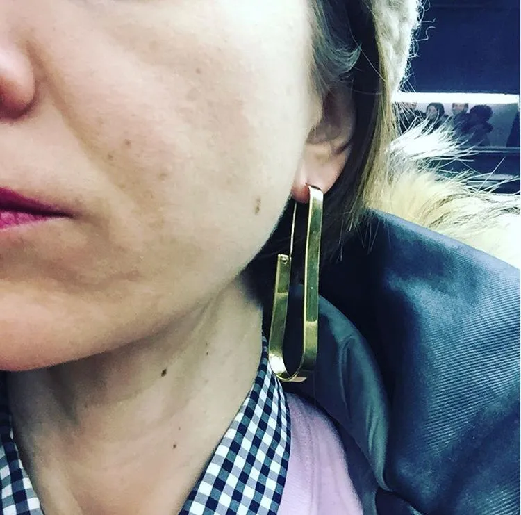 Dew frontal linear drop earring