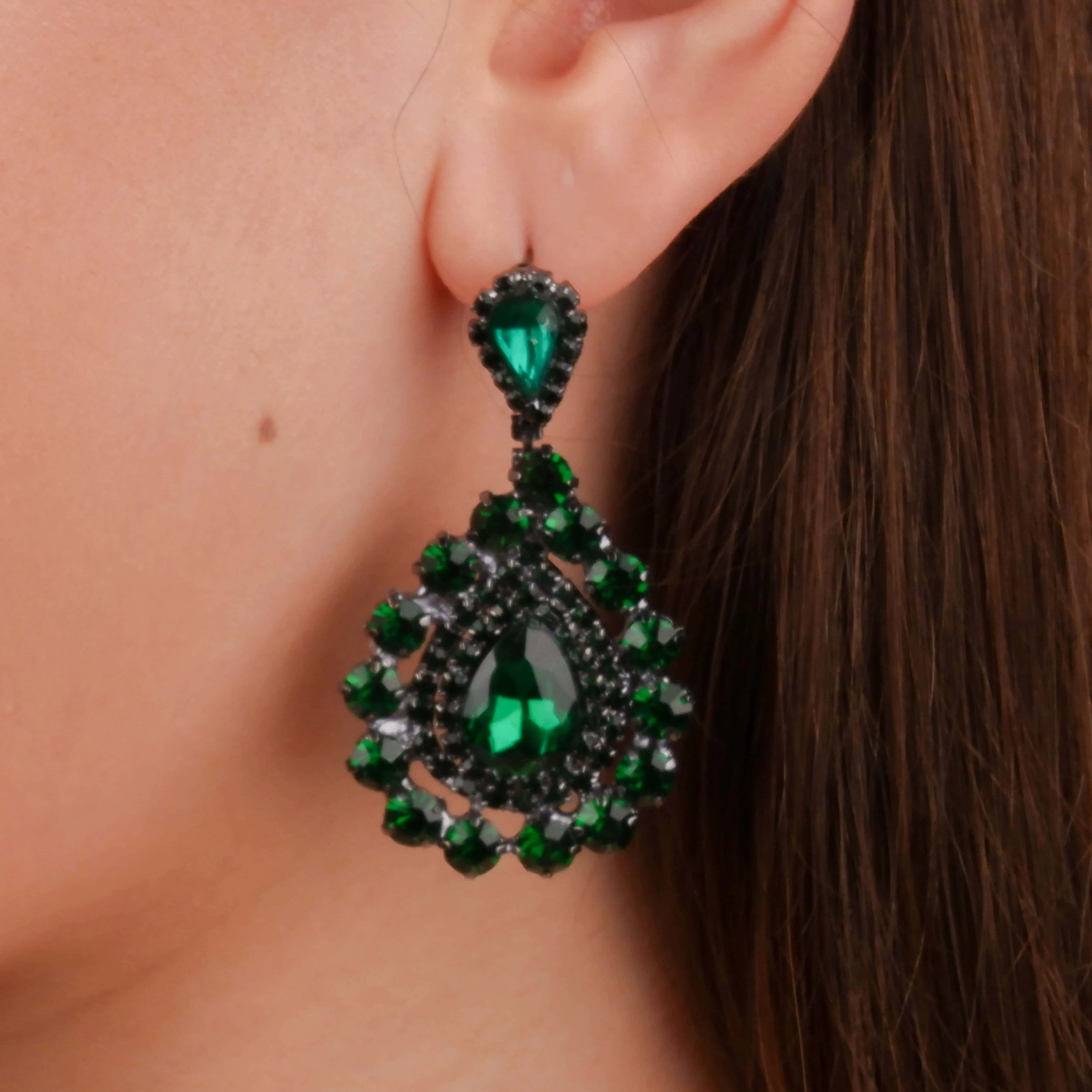 Elegant Minimalist Glass Stone Earrings for Bridal Glamour