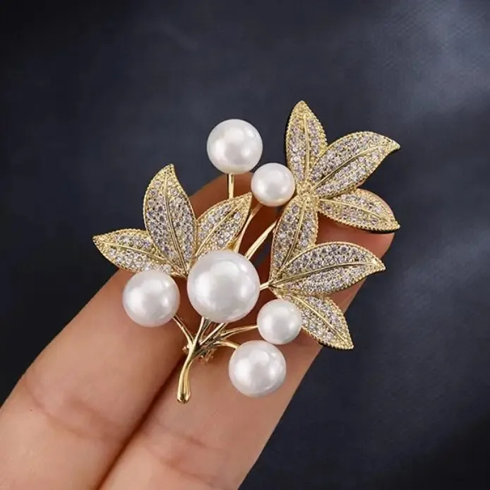 Fashion Pearl Leaf Rhinestone Brooches For Women Elegant Metal Fixed Clothing Pins Daily Jewelry Accessories