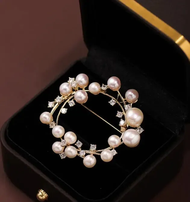 Fashion Pearl Leaf Rhinestone Brooches For Women Elegant Metal Fixed Clothing Pins Daily Jewelry Accessories