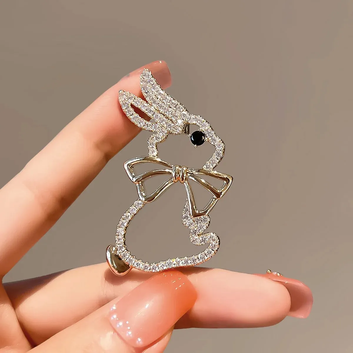 Fashion Pearl Leaf Rhinestone Brooches For Women Elegant Metal Fixed Clothing Pins Daily Jewelry Accessories
