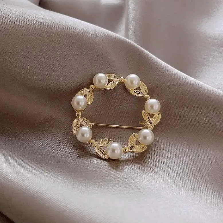 Fashion Pearl Leaf Rhinestone Brooches For Women Elegant Metal Fixed Clothing Pins Daily Jewelry Accessories
