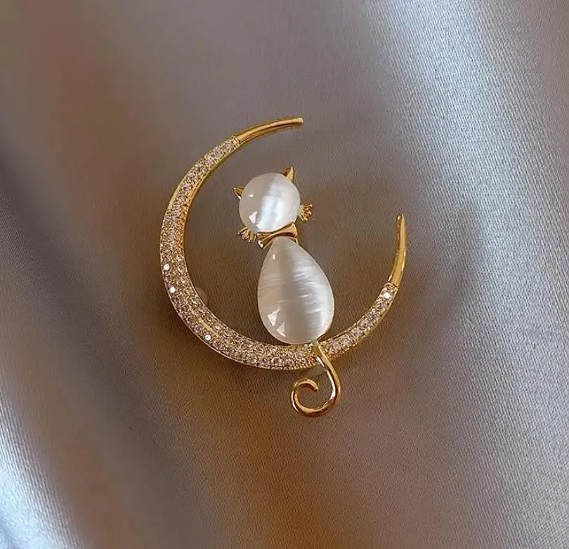 Fashion Pearl Leaf Rhinestone Brooches For Women Elegant Metal Fixed Clothing Pins Daily Jewelry Accessories