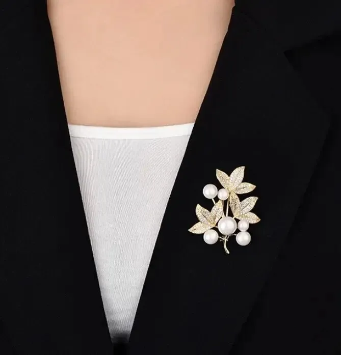 Fashion Pearl Leaf Rhinestone Brooches For Women Elegant Metal Fixed Clothing Pins Daily Jewelry Accessories