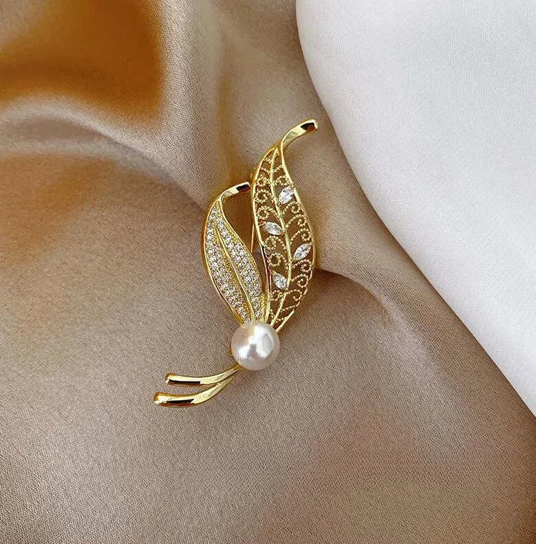 Fashion Pearl Leaf Rhinestone Brooches For Women Elegant Metal Fixed Clothing Pins Daily Jewelry Accessories