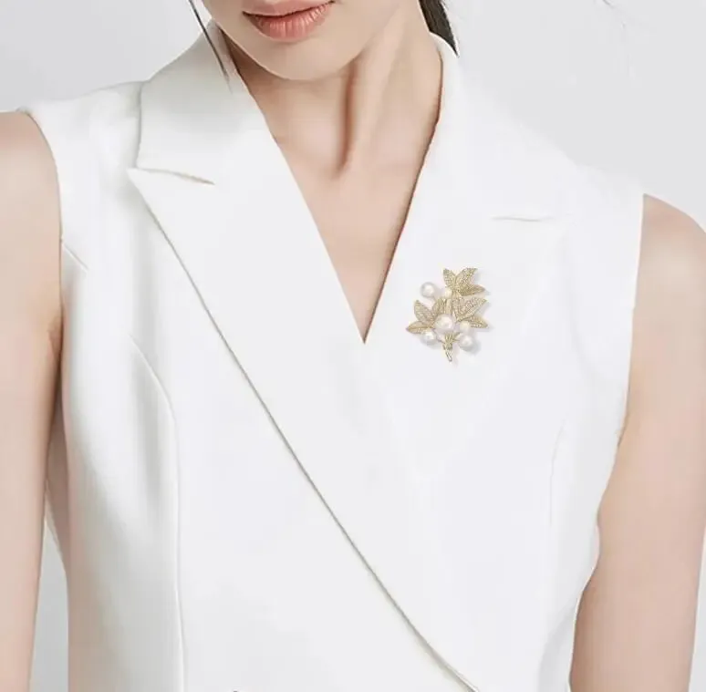 Fashion Pearl Leaf Rhinestone Brooches For Women Elegant Metal Fixed Clothing Pins Daily Jewelry Accessories