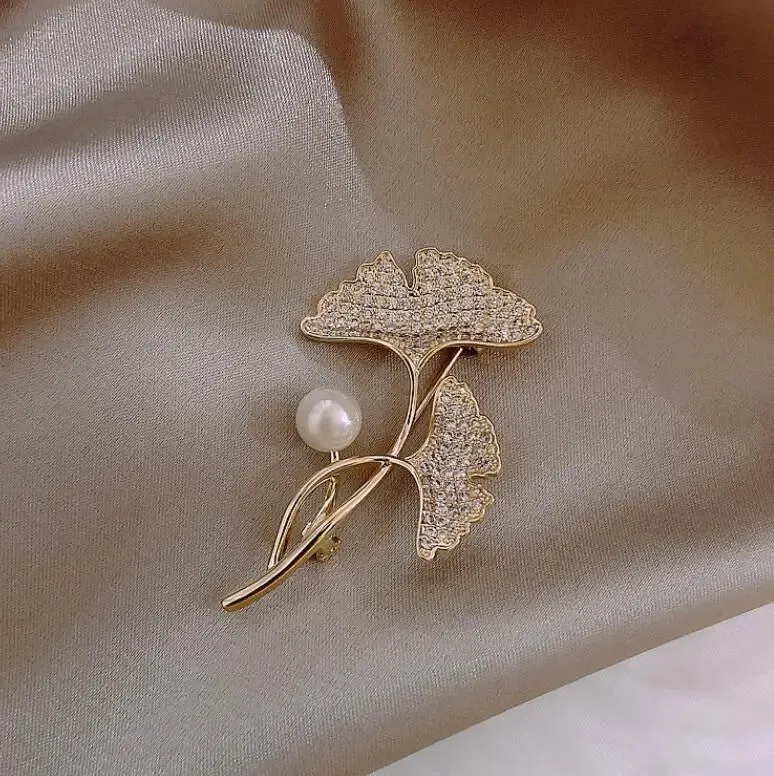Fashion Pearl Leaf Rhinestone Brooches For Women Elegant Metal Fixed Clothing Pins Daily Jewelry Accessories