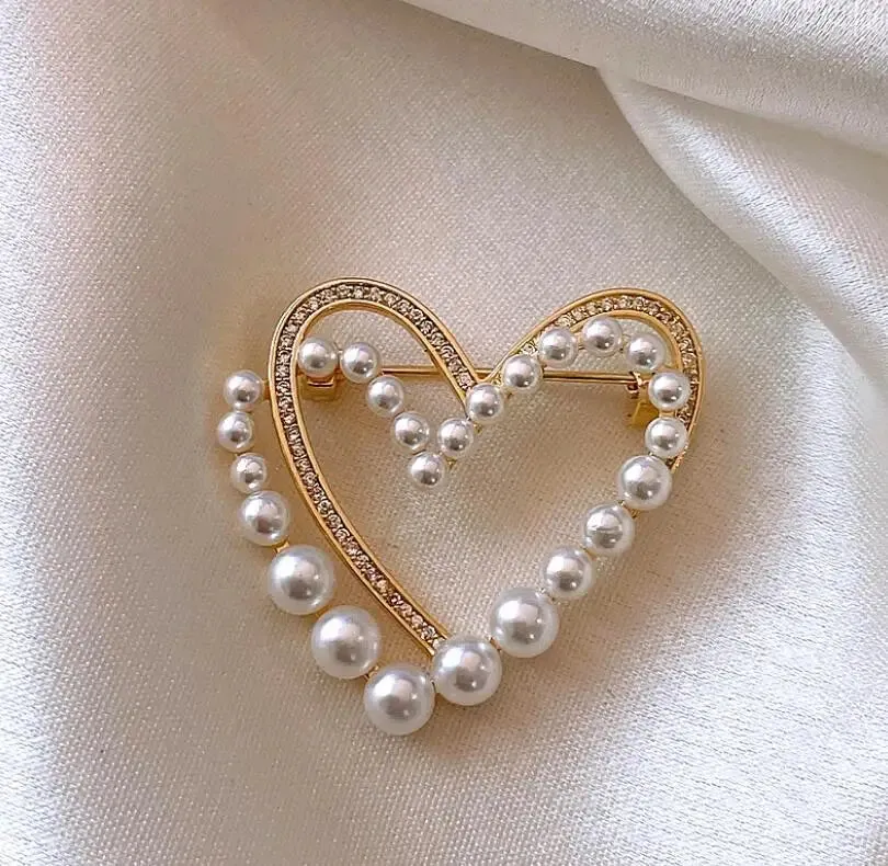 Fashion Pearl Leaf Rhinestone Brooches For Women Elegant Metal Fixed Clothing Pins Daily Jewelry Accessories