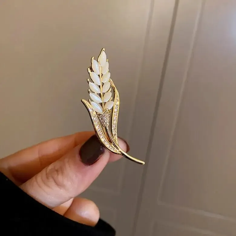 Fashion Pearl Leaf Rhinestone Brooches For Women Elegant Metal Fixed Clothing Pins Daily Jewelry Accessories