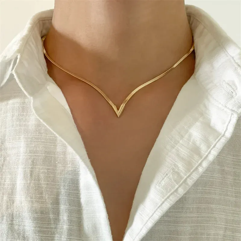 Flat Snake Clavicle Chain Necklace for Male Creative V Shape Pendant Choker Jewelry Accessories Steampunk Men