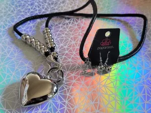 Forbidden Love - Black