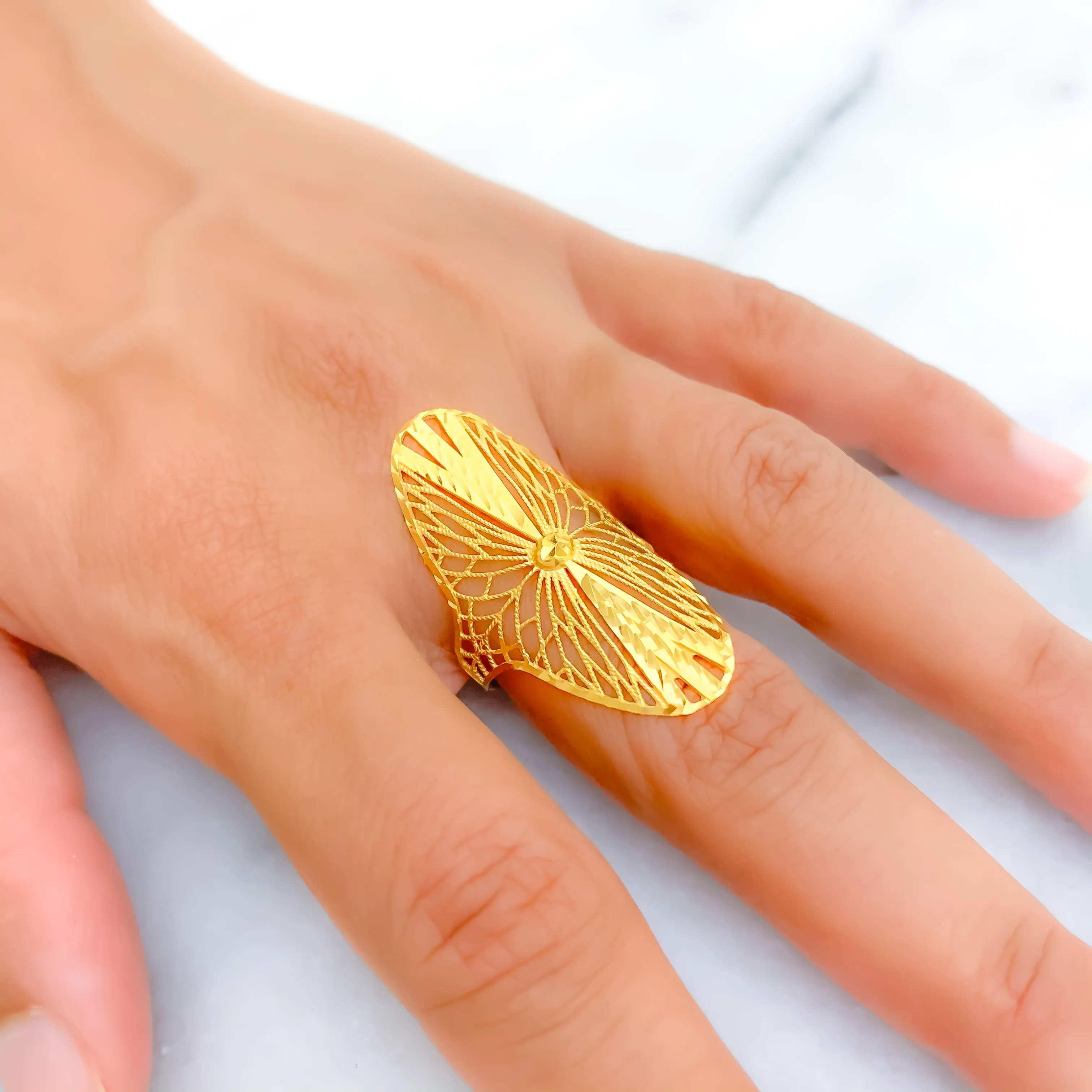 Glistening Striped Floral 21k Gold Ring