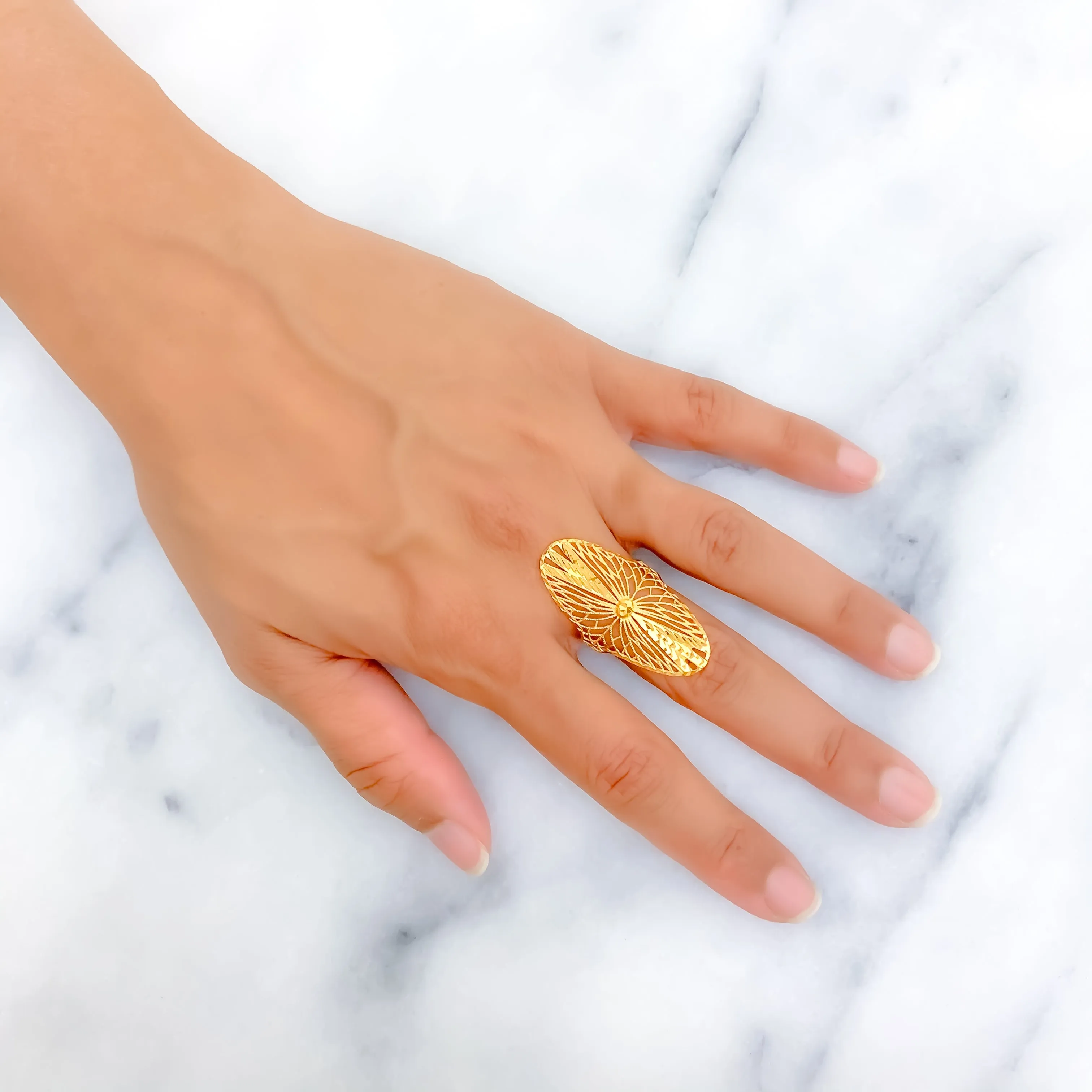 Glistening Striped Floral 21k Gold Ring