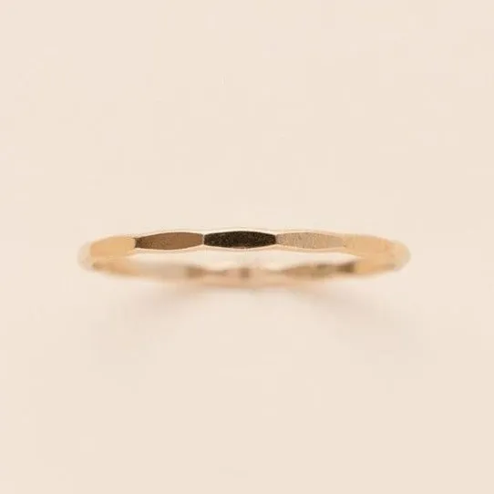 HAMMERED THIN RING