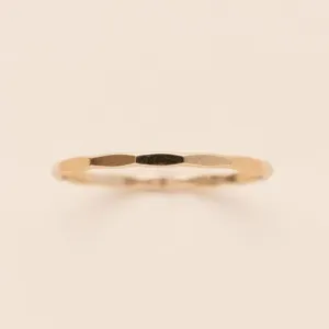 HAMMERED THIN RING