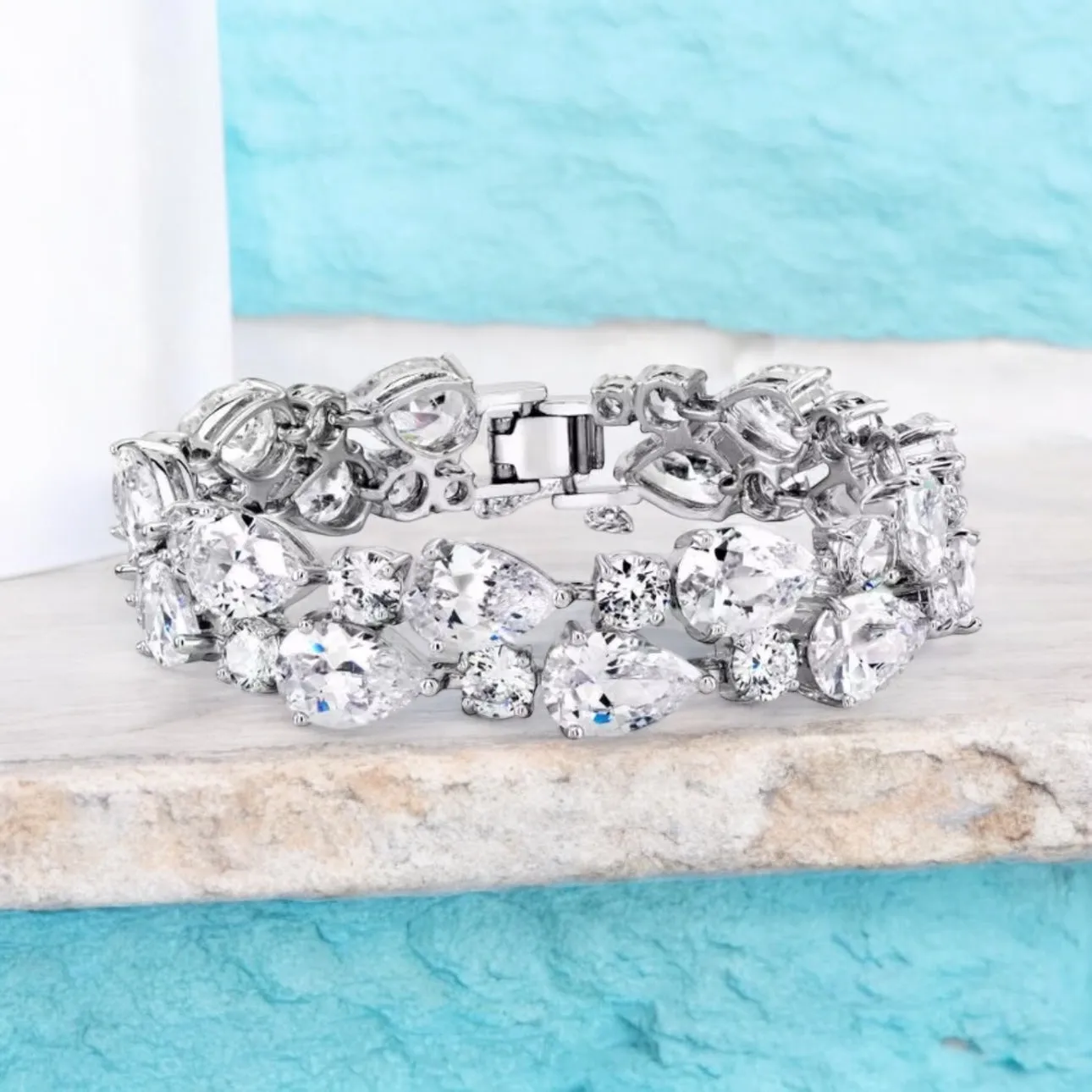 JOHANNA - clear cz rhinestone oval latch bracelet (silver)