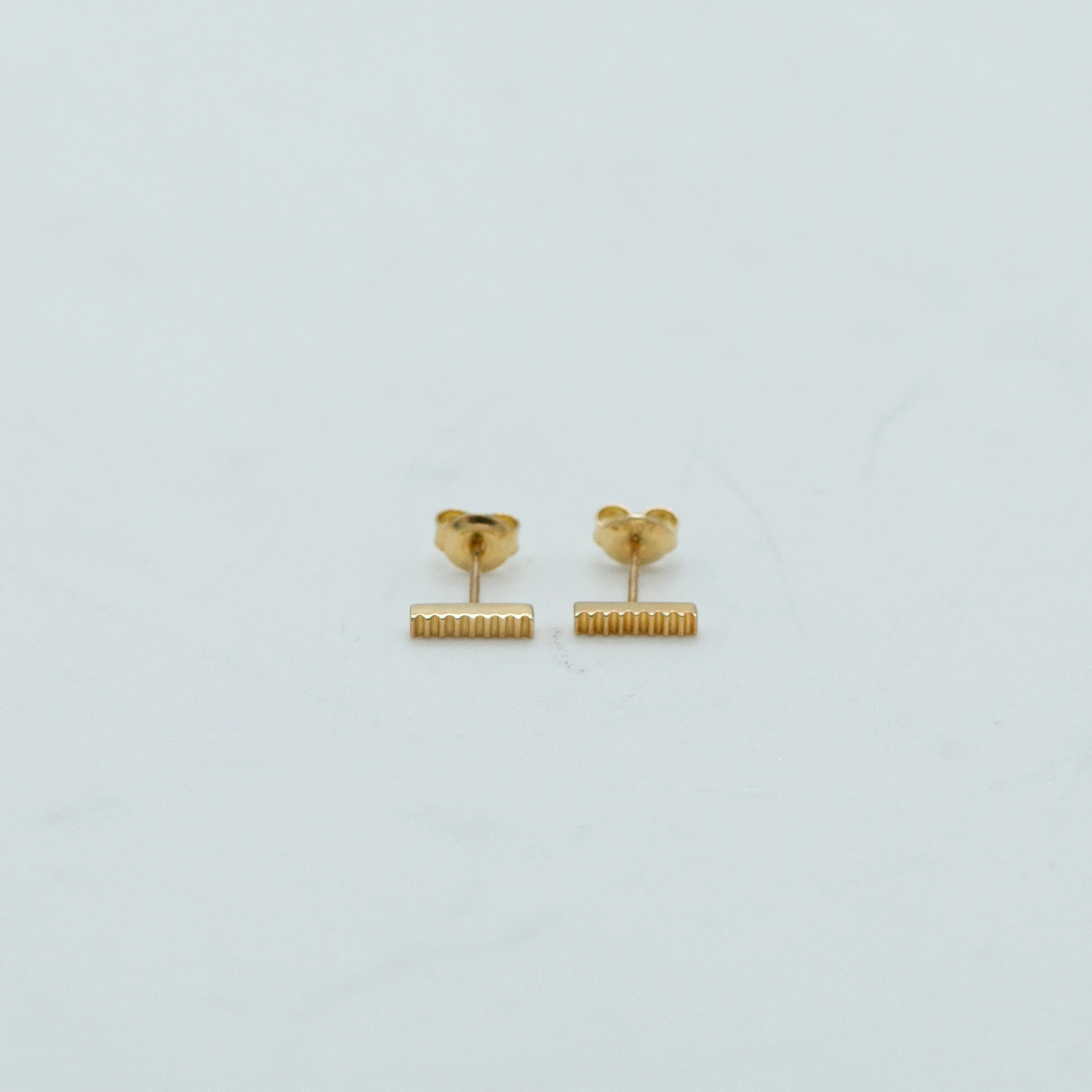Lines Bar Studs | Gold