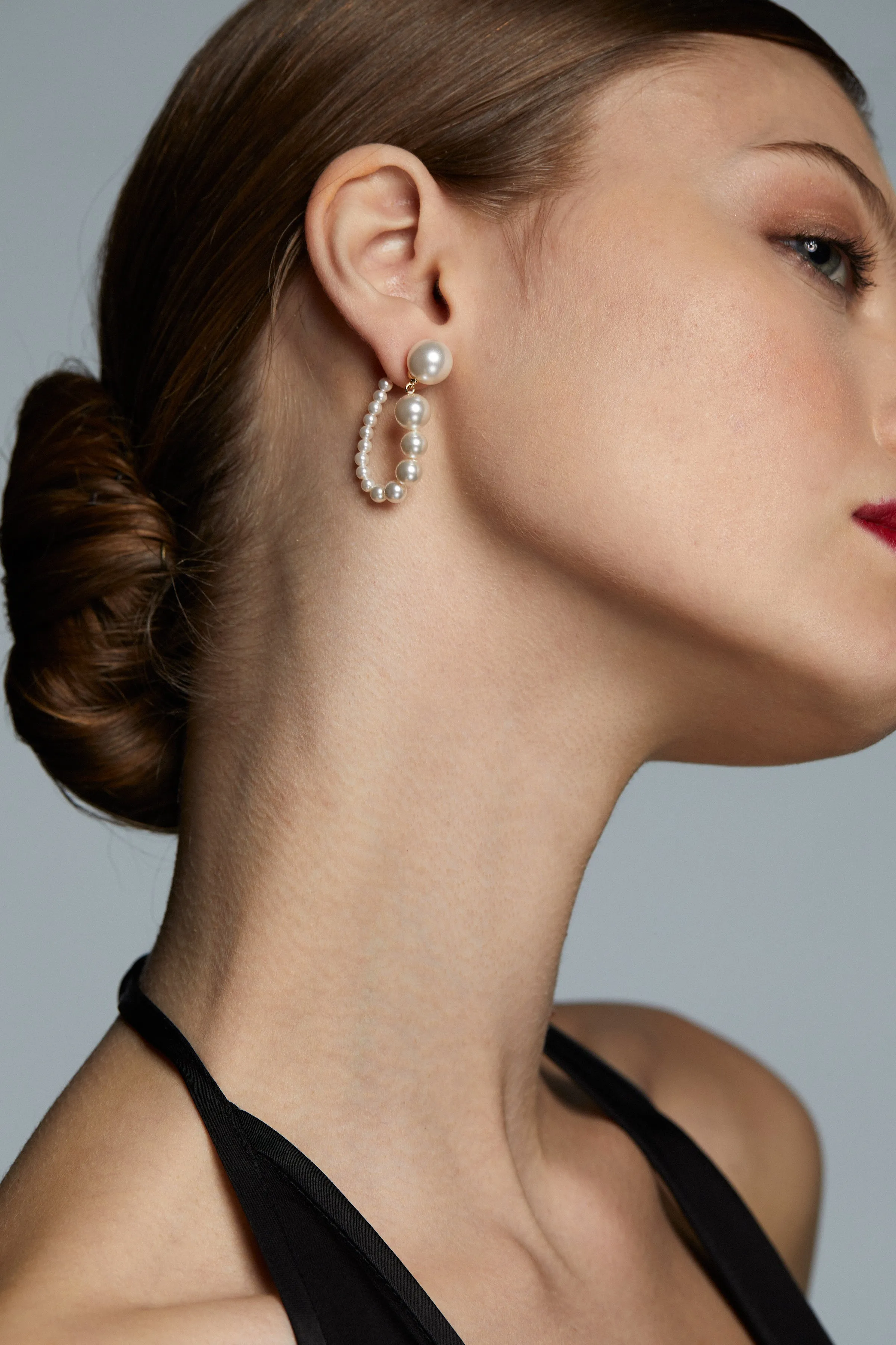 LONDON FRONTBACK LINEAR PEARL EARRINGS