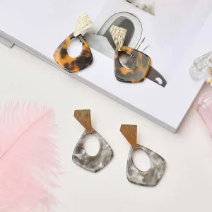 Nordic Minimalist Fashion Seashell Earrings For Fashionable Girls Price For One Pair