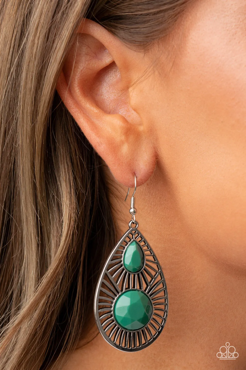 Paparazzi - Prima Donna Diva - Green Earrings