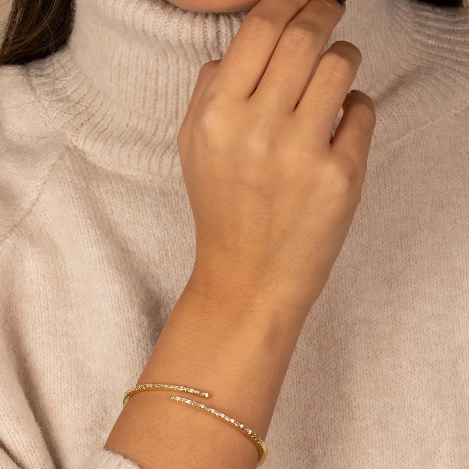 Pave Thin Overlap Claw Bangle Bracelet