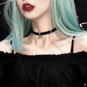 "MOON-SHAPED CLAVICLE" NECKLACE D042303