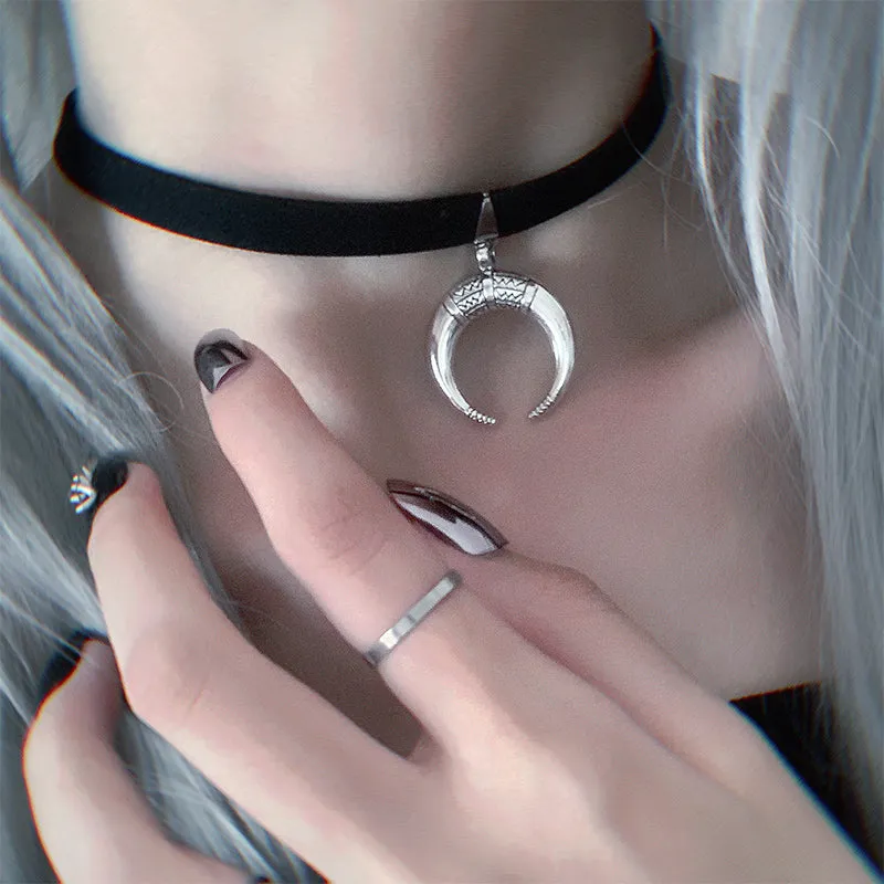 "MOON-SHAPED CLAVICLE" NECKLACE D042303