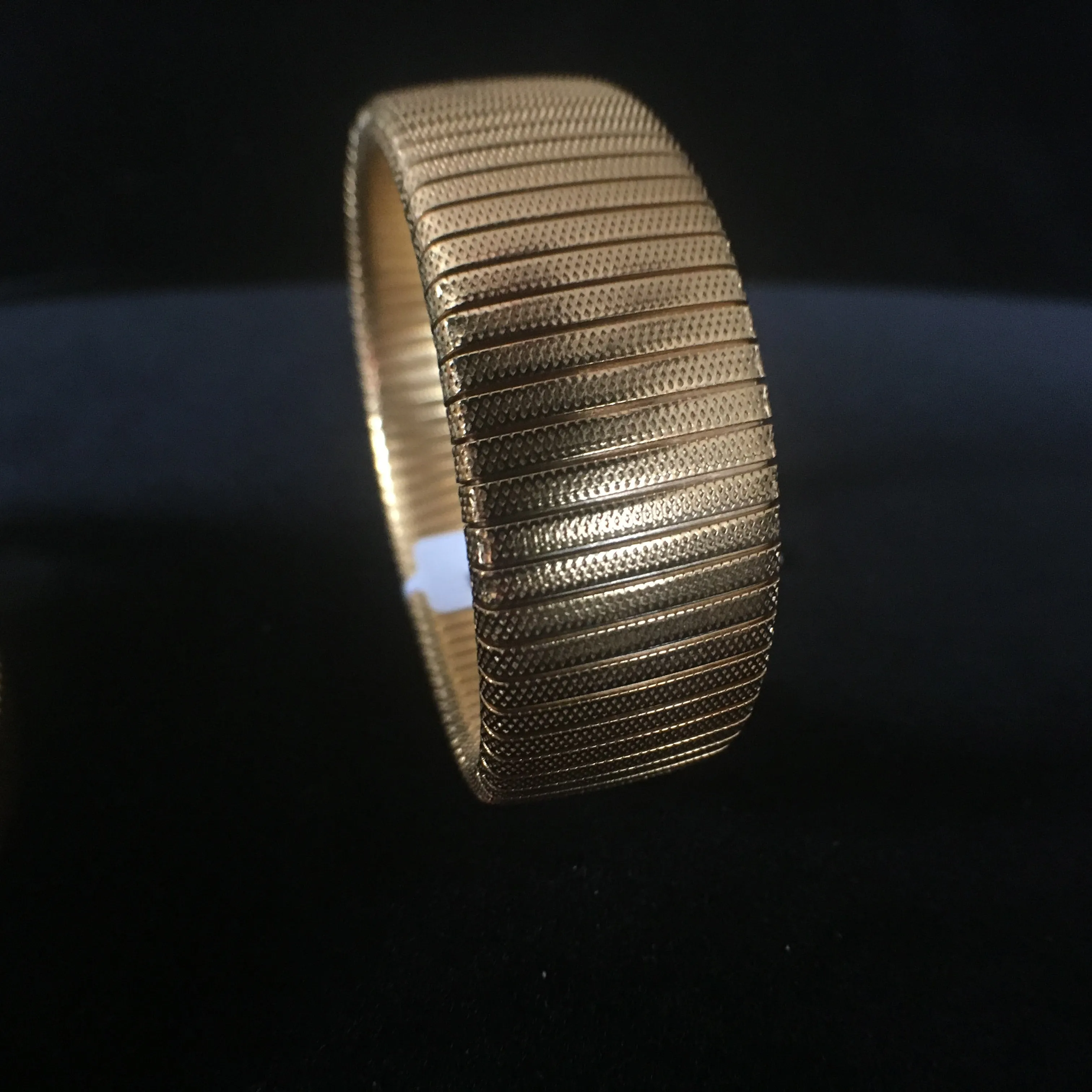 Ribbed Bangle Bracelet - Medium