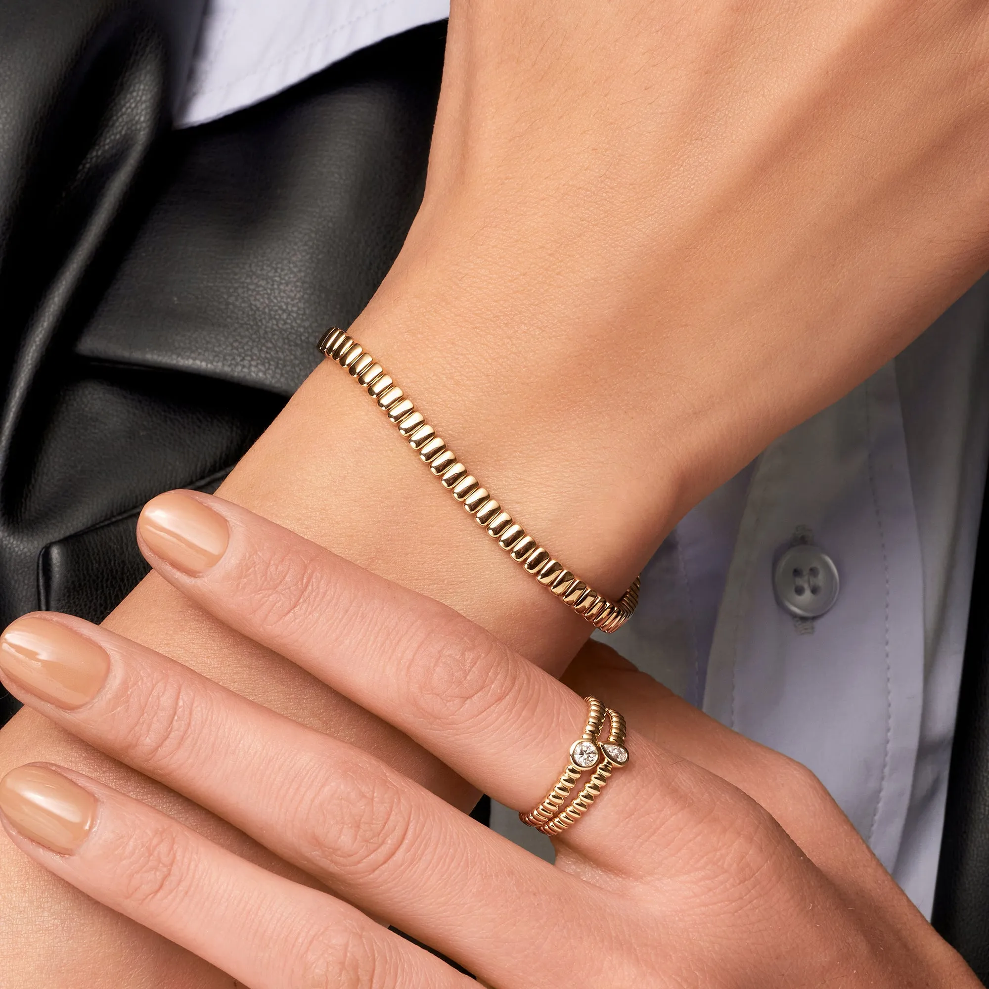 ROUND DIAMOND BEZEL COIL TEXTURE RING