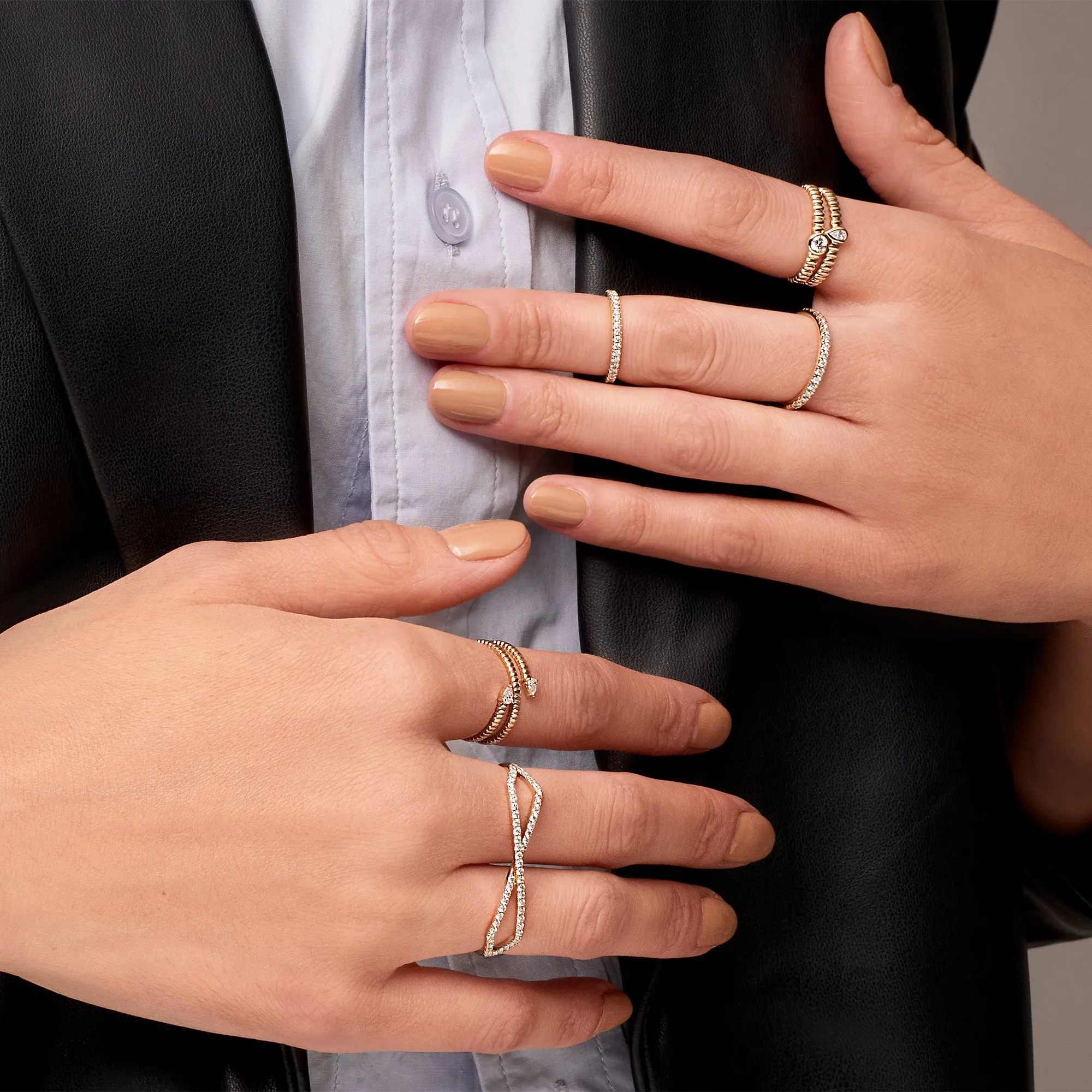 ROUND DIAMOND BEZEL COIL TEXTURE RING