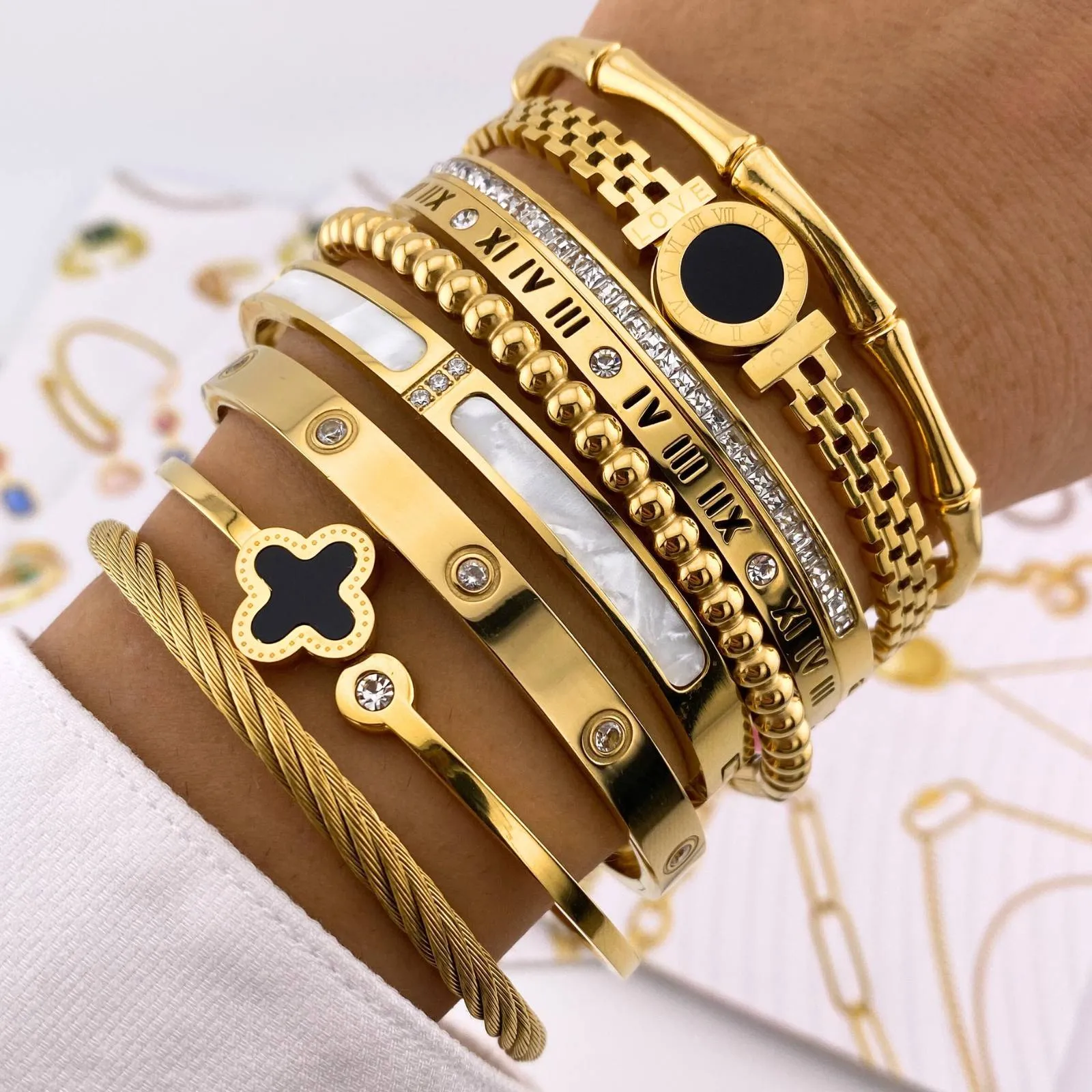 Sleek Roman Bar Bangle – 18K Gold