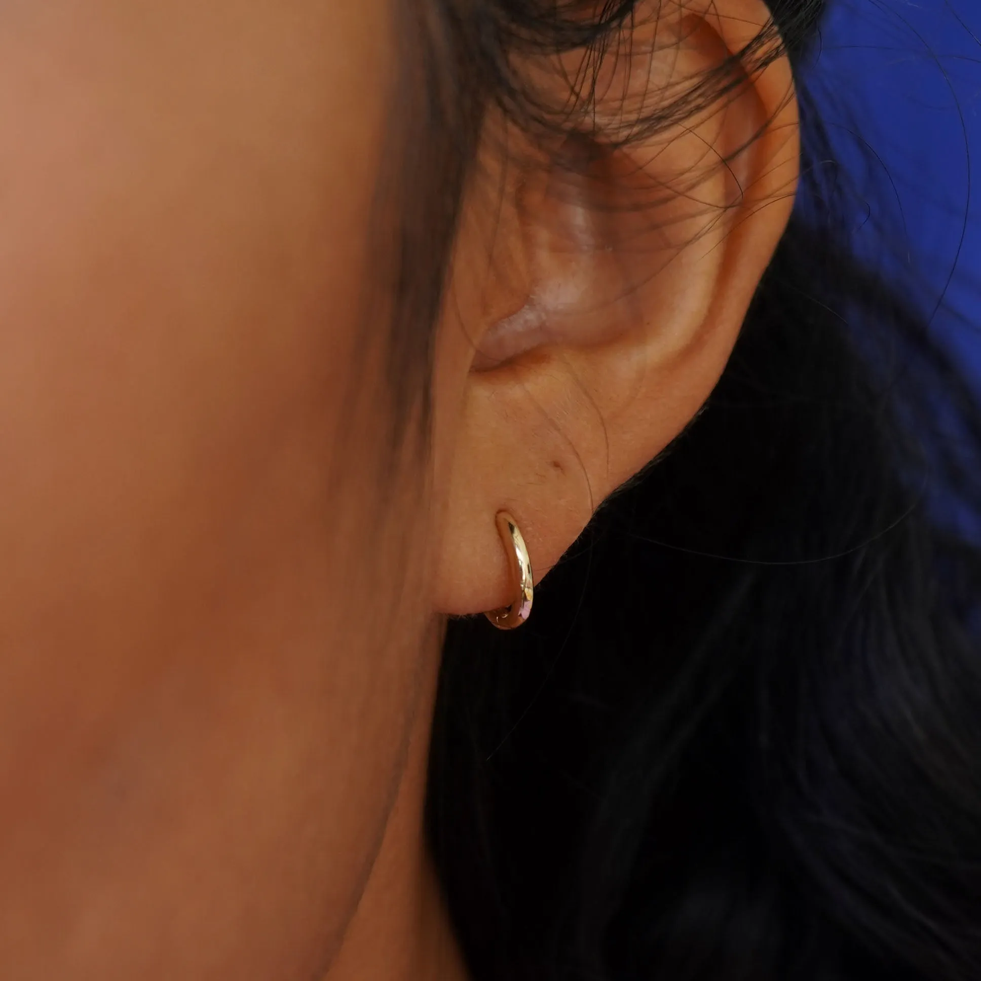Small Curvy Huggie Hoops