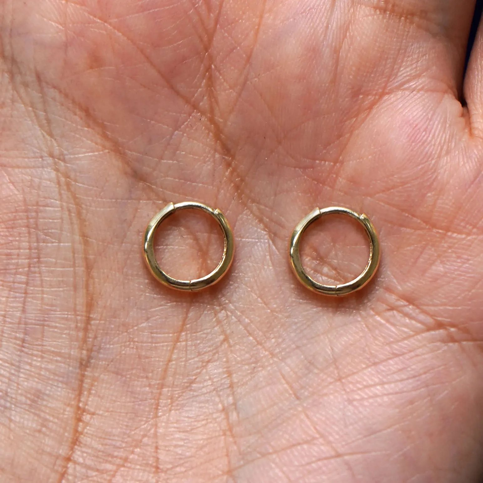 Small Curvy Huggie Hoops