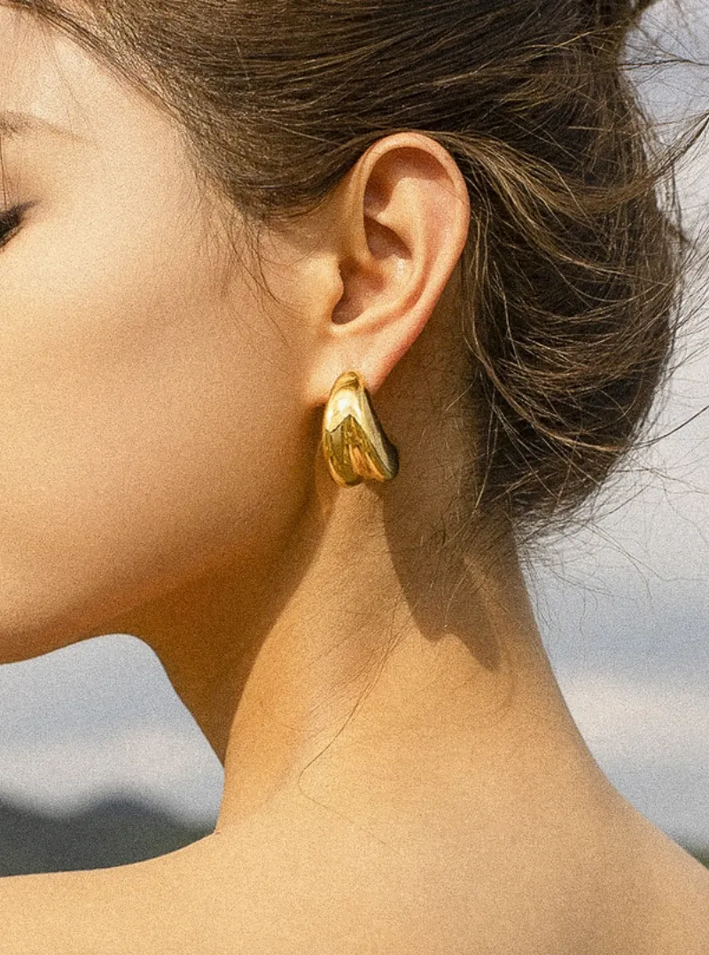 Sonnet Huggie Earring