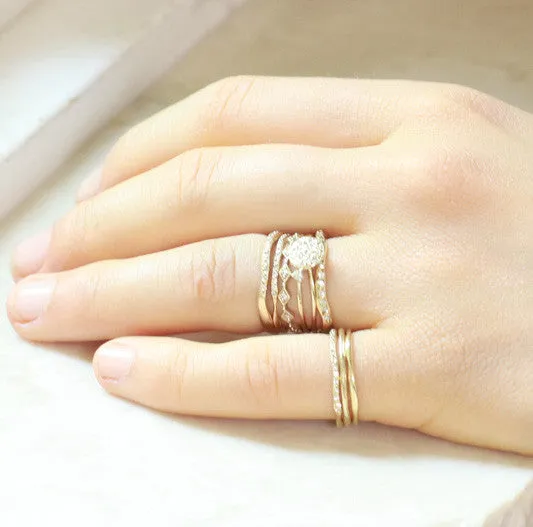 thin wavy three diamond band