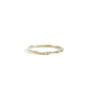thin wavy three diamond band